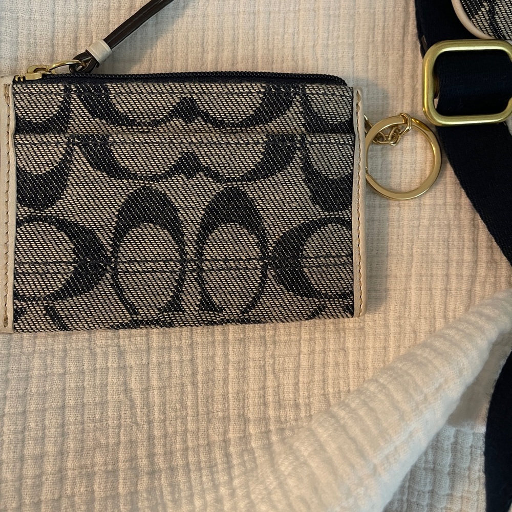 Vintage Coach Print cross body navy/white canvas strap - Picture 7 of 11